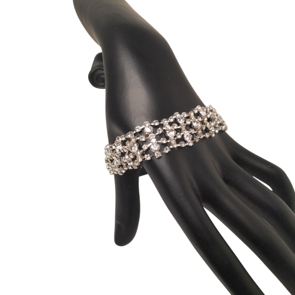 Jewelry - Elegant Silver Lace Bracelet